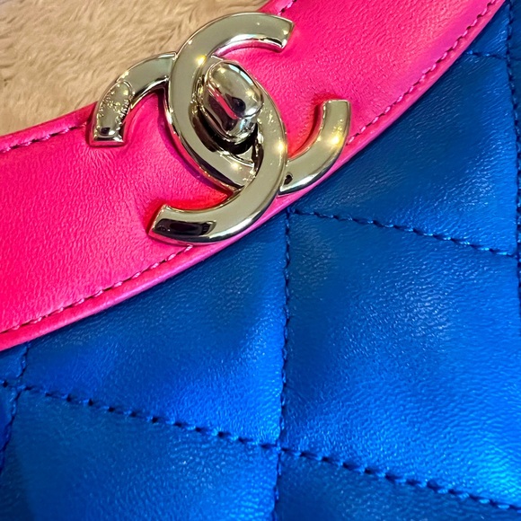 CHANEL ~ Large 31 Shopping Bag - 100% Authentication Inculded - Picture 2 of 16